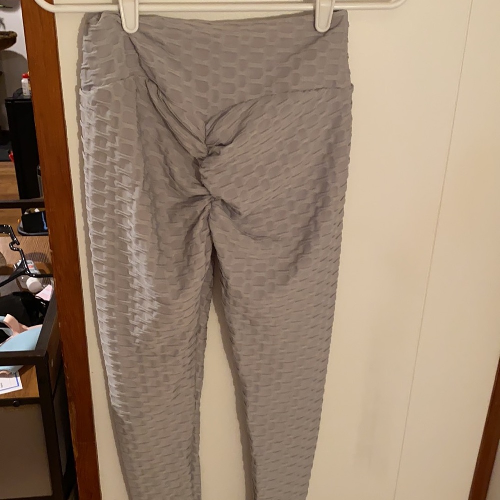 Famous booty popping leggings! 3 different colors! Only worn once! - Picture 2 of 3